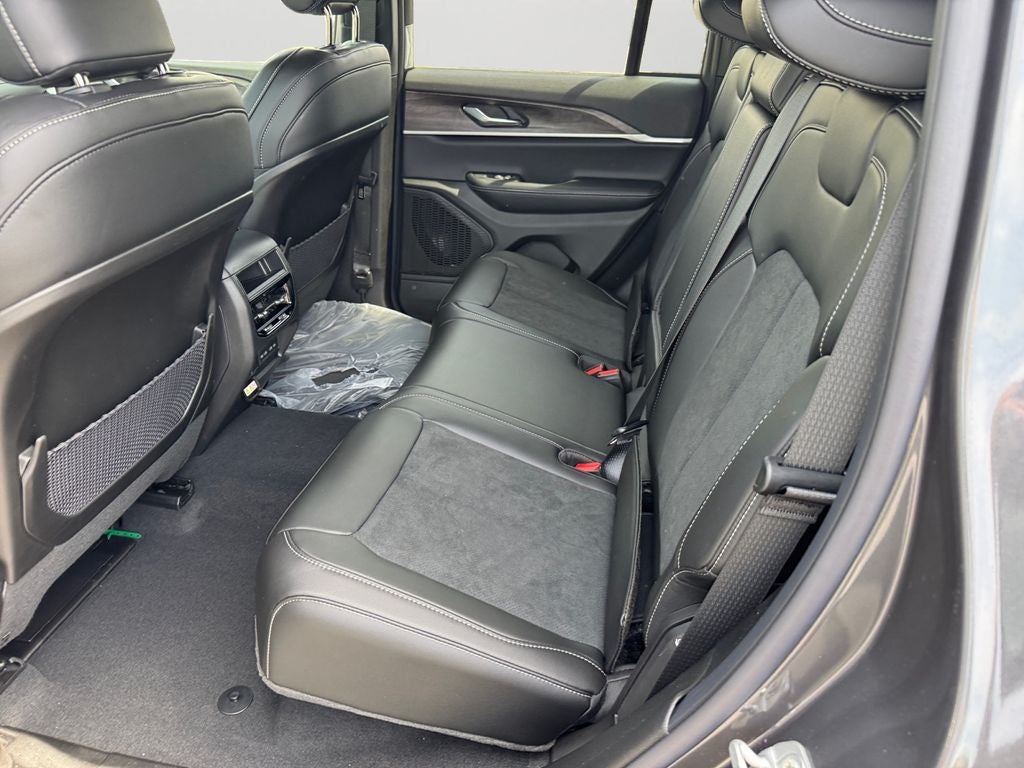 2026 Jeep Grand Cherokee Altitude