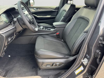 2026 Jeep Grand Cherokee Altitude