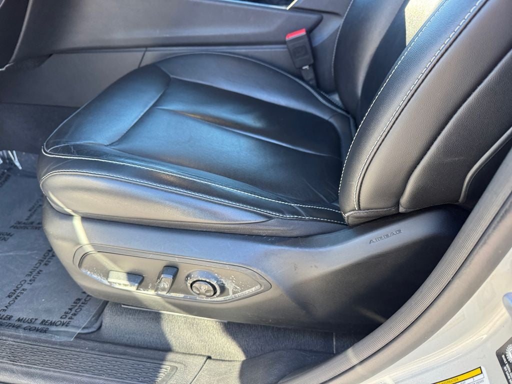 2022 Jeep Grand Cherokee Limited w/ Blindspot Monitor