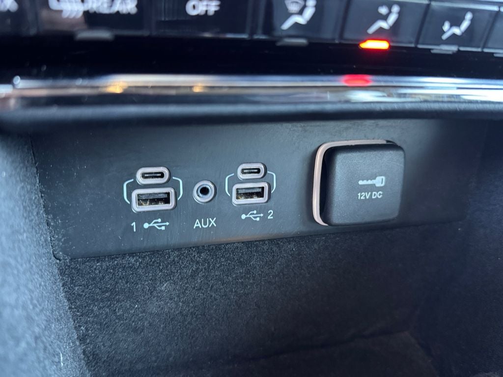 2022 Jeep Grand Cherokee Limited w/ Blindspot Monitor