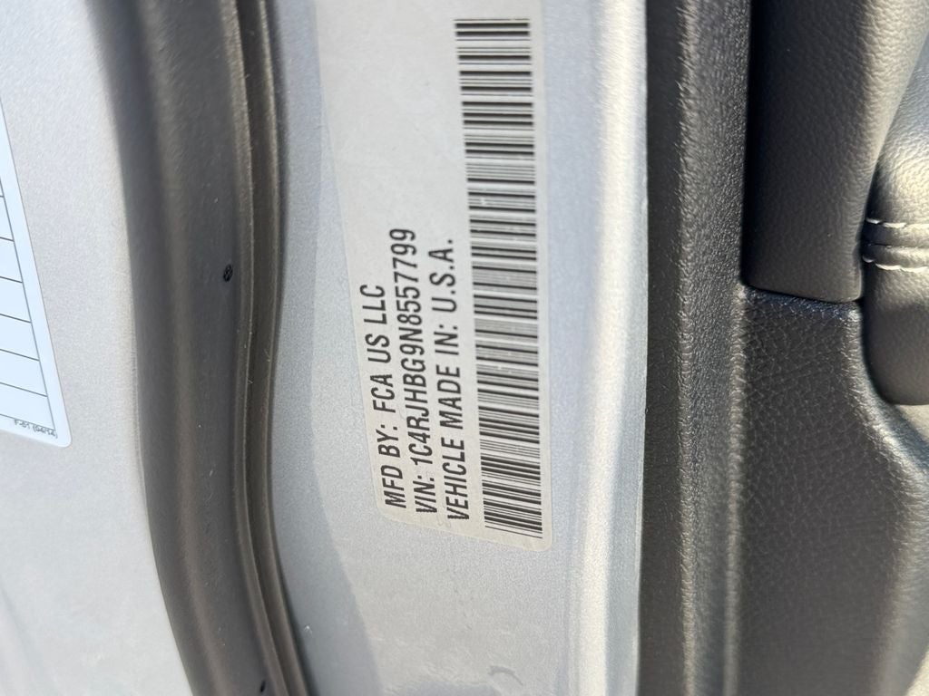 2022 Jeep Grand Cherokee Limited w/ Blindspot Monitor