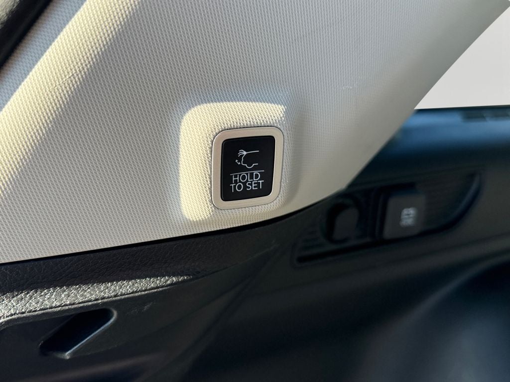 2022 Jeep Grand Cherokee Limited w/ Blindspot Monitor