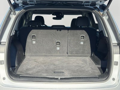 2022 Jeep Grand Cherokee Limited w/ Blindspot Monitor