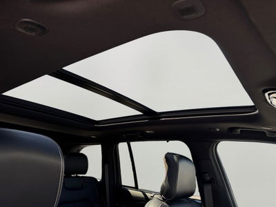 2023 Jeep Grand Cherokee Overland 4xe w/Heads Up Display