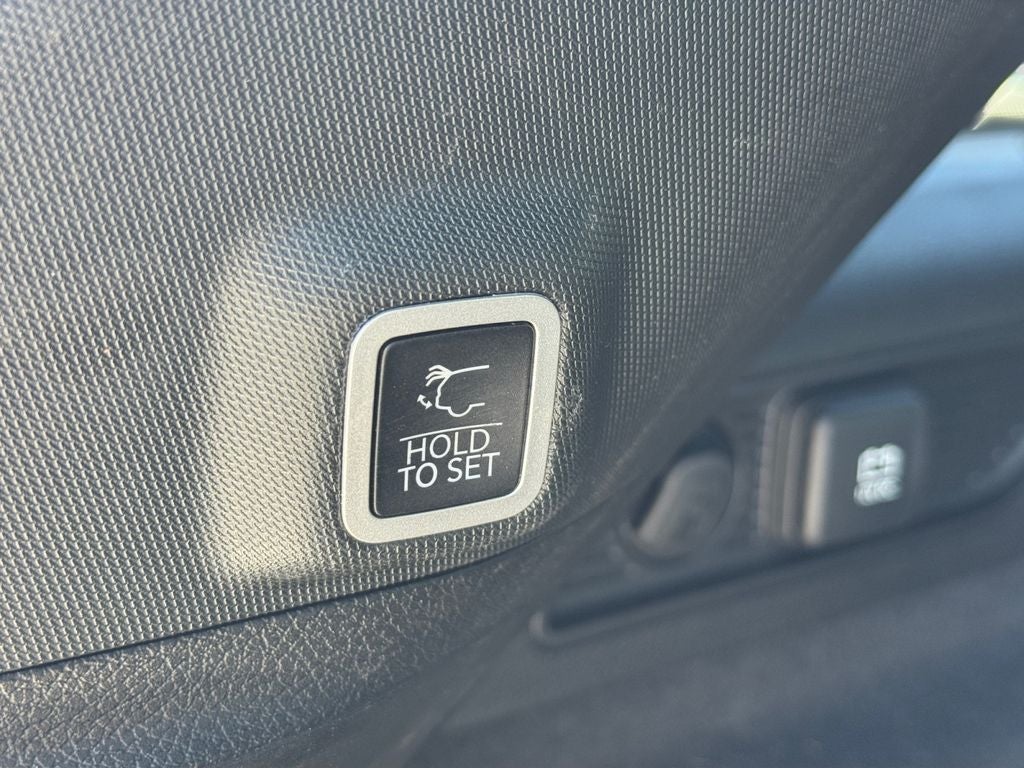2023 Jeep Grand Cherokee Overland 4xe w/Heads Up Display