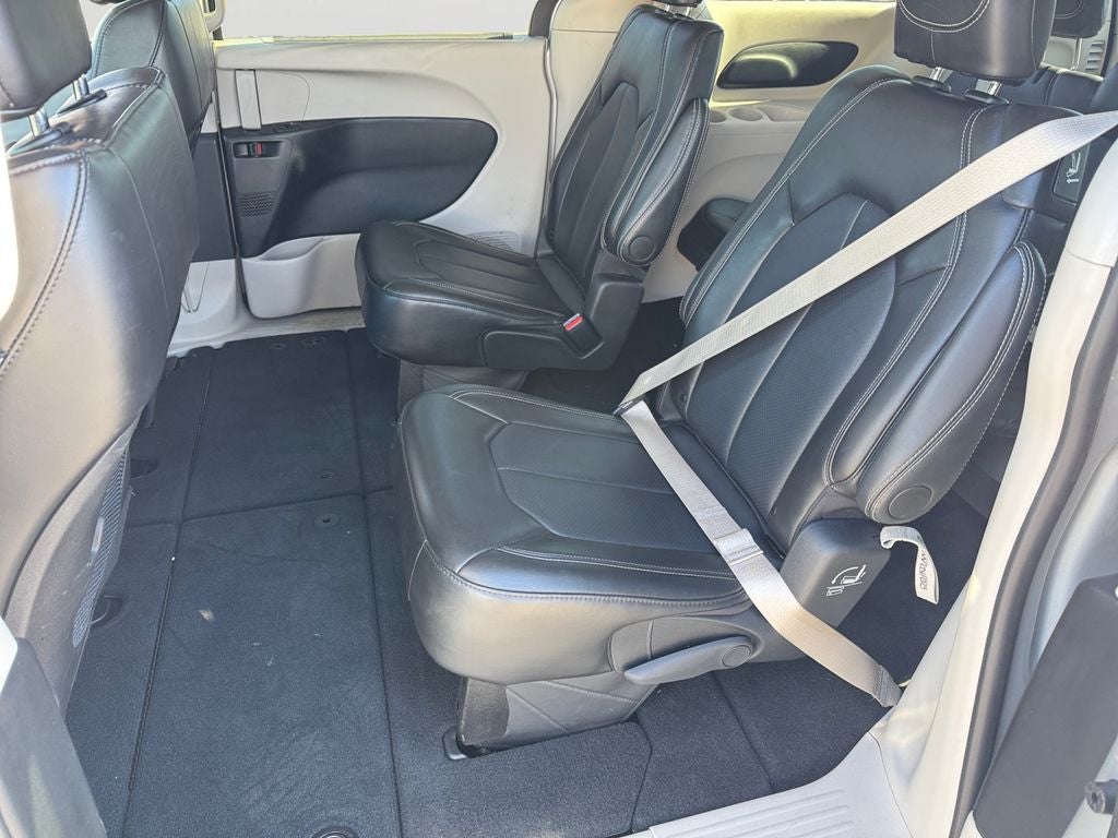 2024 Chrysler Pacifica Touring L w/ Bluetooth