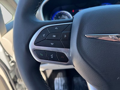 2024 Chrysler Pacifica Touring L w/ Bluetooth