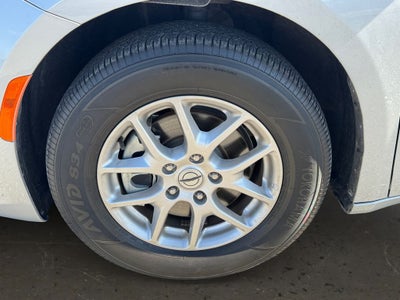 2024 Chrysler Pacifica Touring L w/ Bluetooth