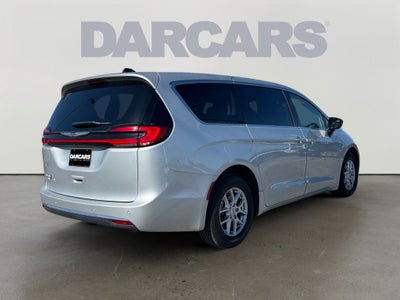2024 Chrysler Pacifica Touring L w/ Bluetooth