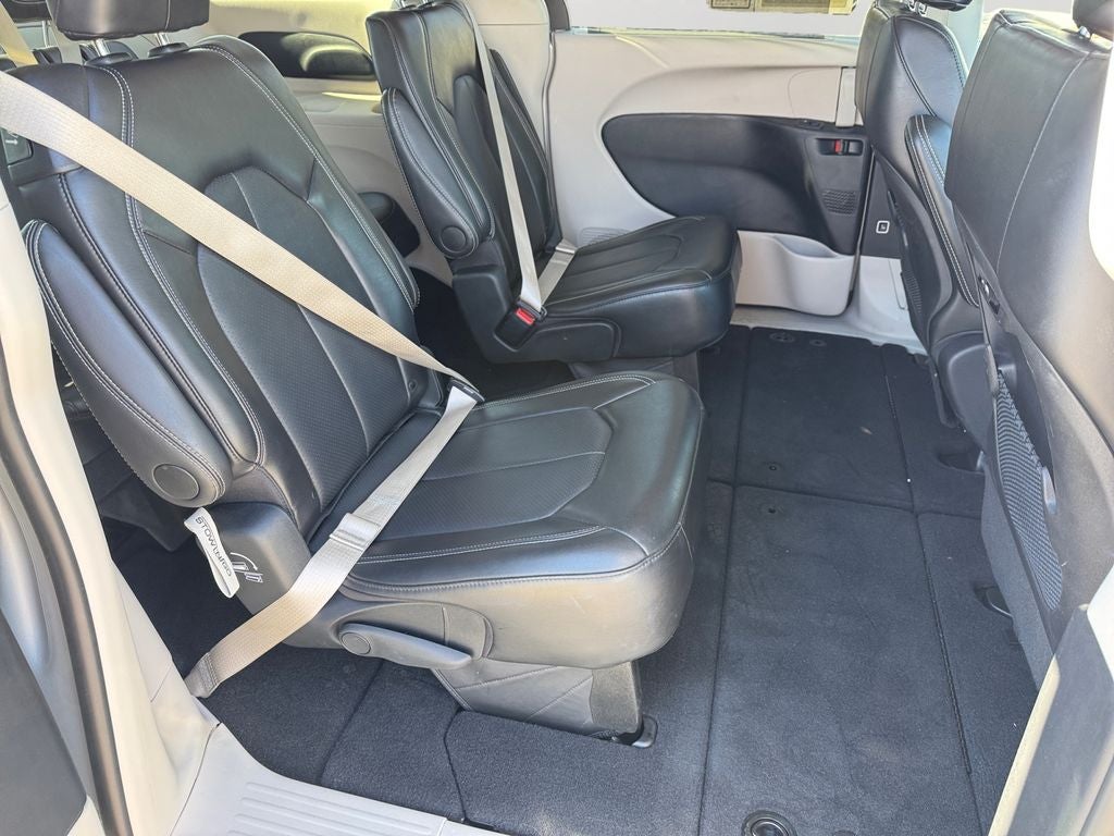 2024 Chrysler Pacifica Touring L w/ Bluetooth