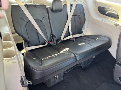 2024 Chrysler Pacifica Touring L w/ Bluetooth