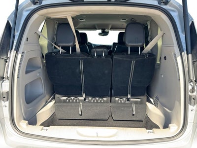 2024 Chrysler Pacifica Touring L w/ Bluetooth