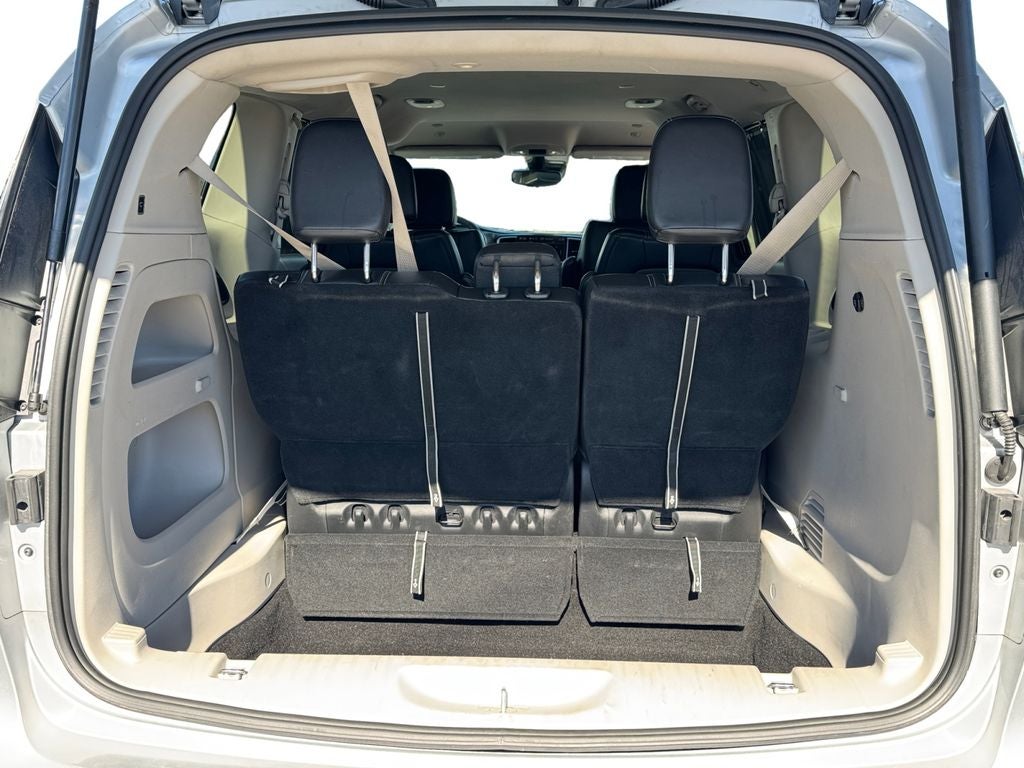 2024 Chrysler Pacifica Touring L w/ Bluetooth