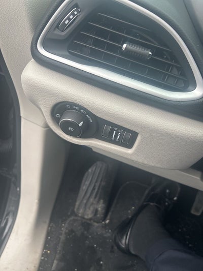 2024 Chrysler Pacifica Touring L W/ Blindspot