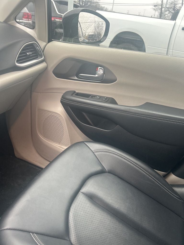 2024 Chrysler Pacifica Touring L W/ Blindspot
