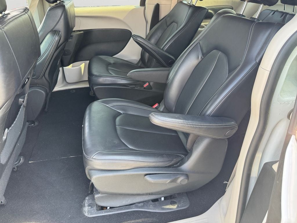 2023 Chrysler Pacifica Hybrid Touring L w/ APPLE CARPLAY