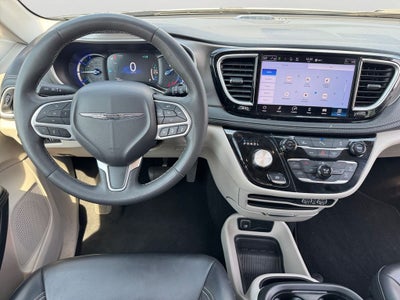 2023 Chrysler Pacifica Hybrid Touring L w/ APPLE CARPLAY