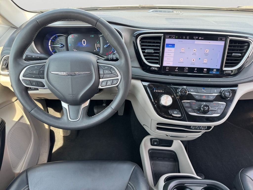 2023 Chrysler Pacifica Hybrid Touring L w/ APPLE CARPLAY