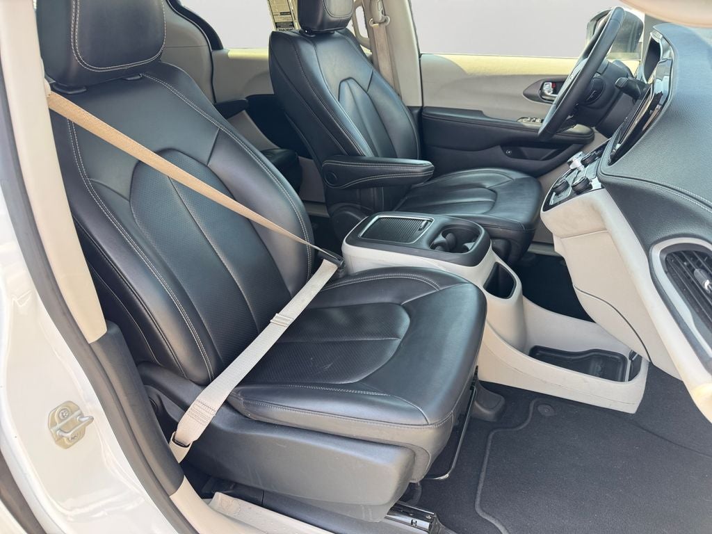 2023 Chrysler Pacifica Hybrid Touring L w/ APPLE CARPLAY