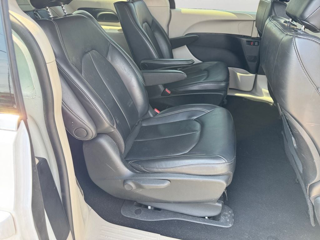 2023 Chrysler Pacifica Hybrid Touring L w/ APPLE CARPLAY