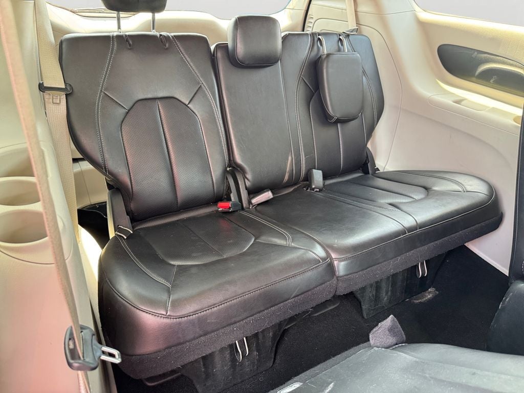 2023 Chrysler Pacifica Hybrid Touring L w/ APPLE CARPLAY