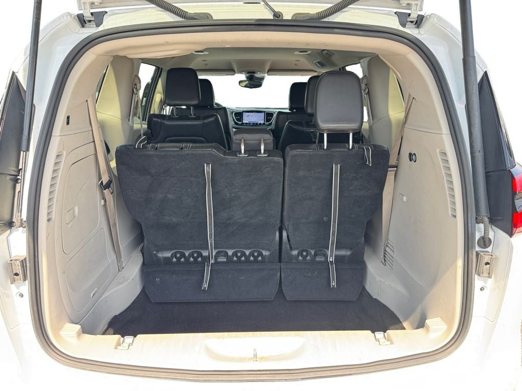 2023 Chrysler Pacifica Hybrid Touring L w/ APPLE CARPLAY