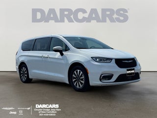 2023 Chrysler Pacifica Hybrid Touring L w/ APPLE CARPLAY