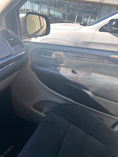 2017 Dodge Grand Caravan SE w/ Bluetooth