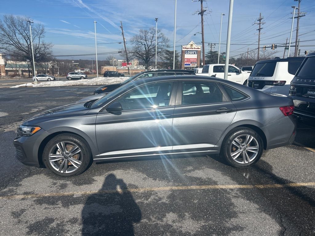 2024 Volkswagen Jetta 1.5T SE w/ 8 spd auto Trans