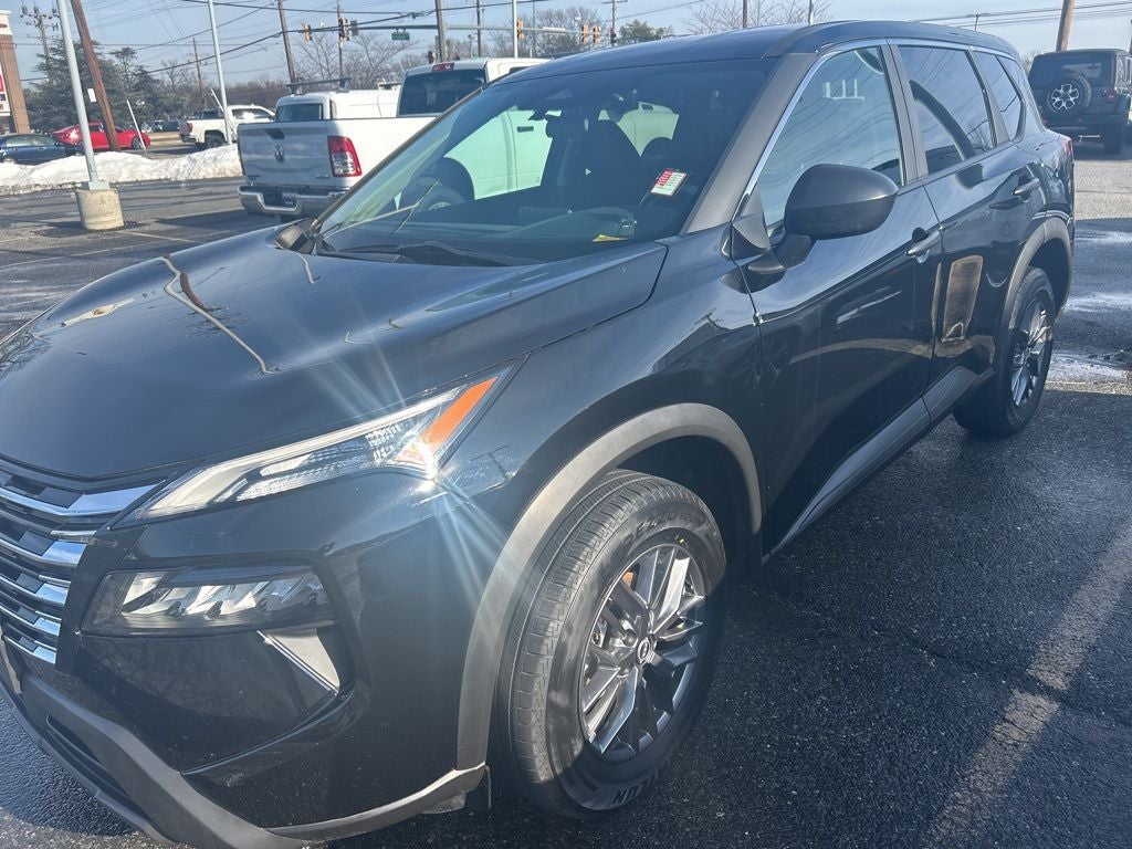 2024 Nissan Rogue S w/Forward Collision