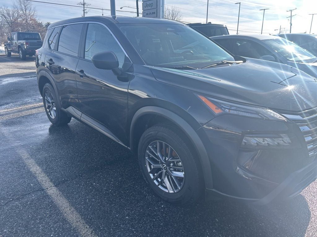 2024 Nissan Rogue S w/Forward Collision