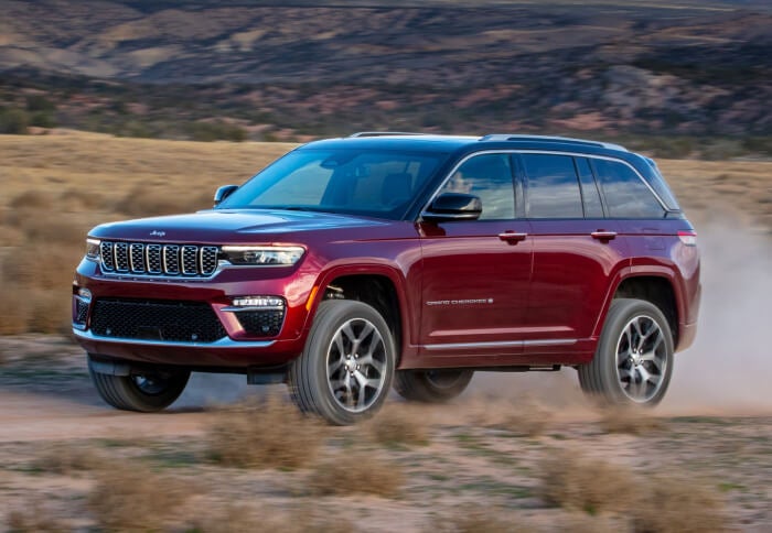 J2024 Jeep Grand Cherokee Summit: Luxury Meets Performance